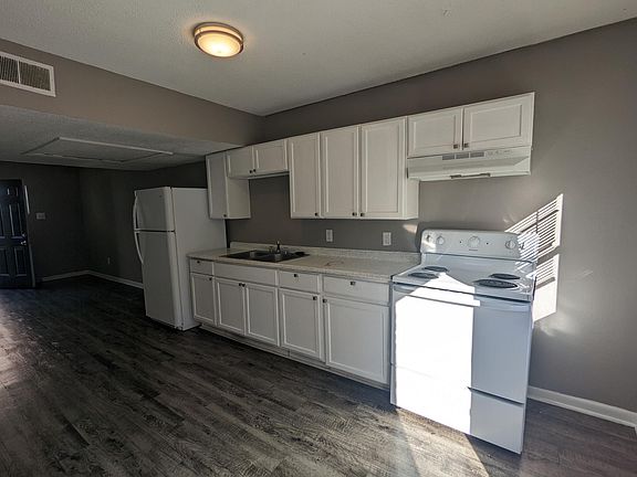 2nd image of 3612 Foster St APT 10