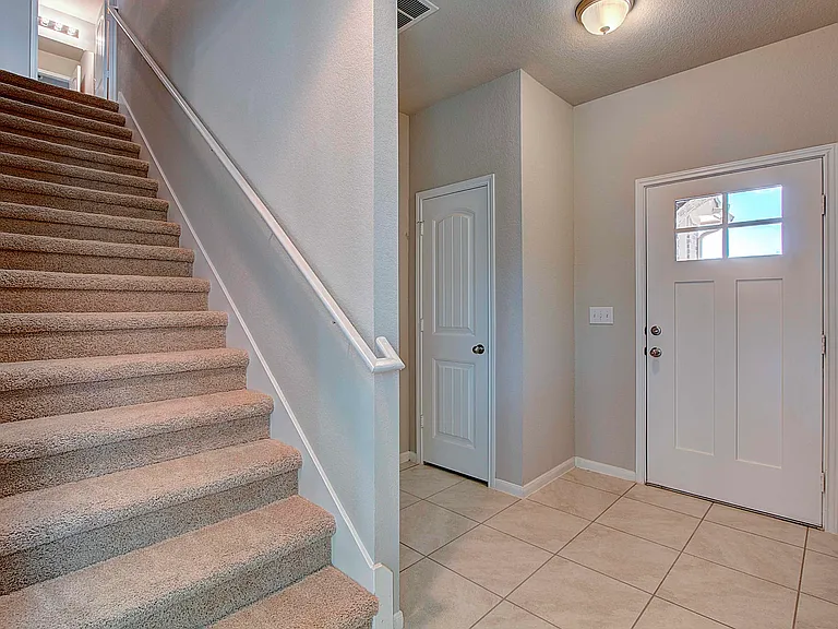 10404 Hatton Ln — Photo 5
