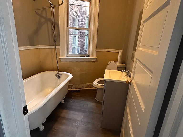 519 Sanford Pl — Photo 9