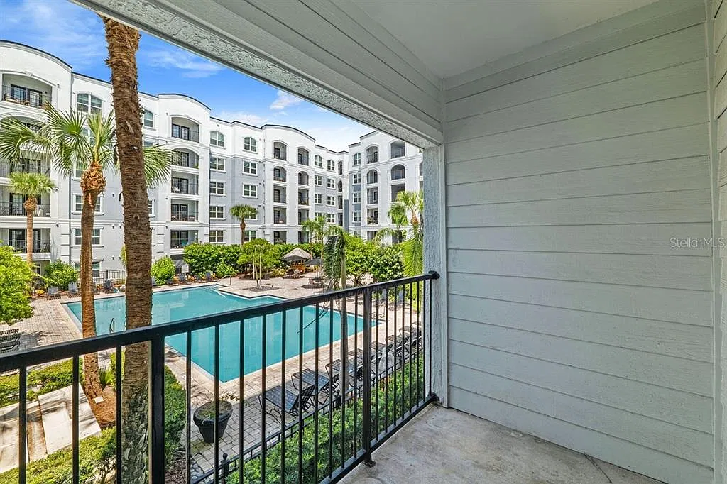 2 bed, 2.0 bath, 1115 sqft, $2,300 — Photo 2