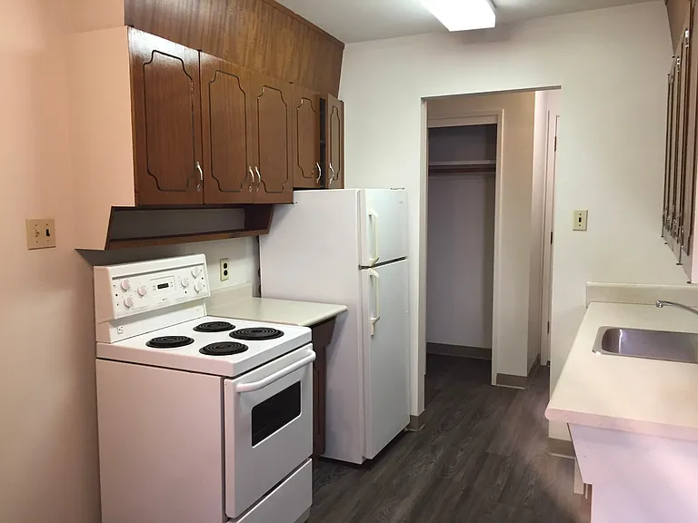 1740 Taylor Ave — Photo 15
