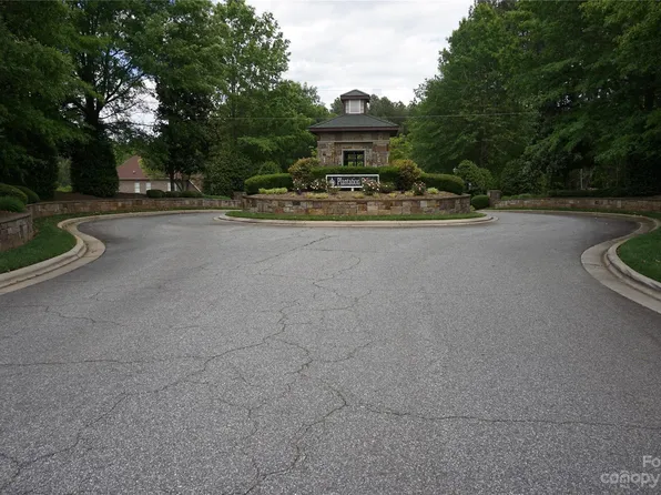 6088 Plantation Pointe Dr, Granite Falls, NC 28630