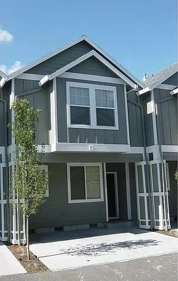 8654 NE Hyde Park Ln — Photo 1