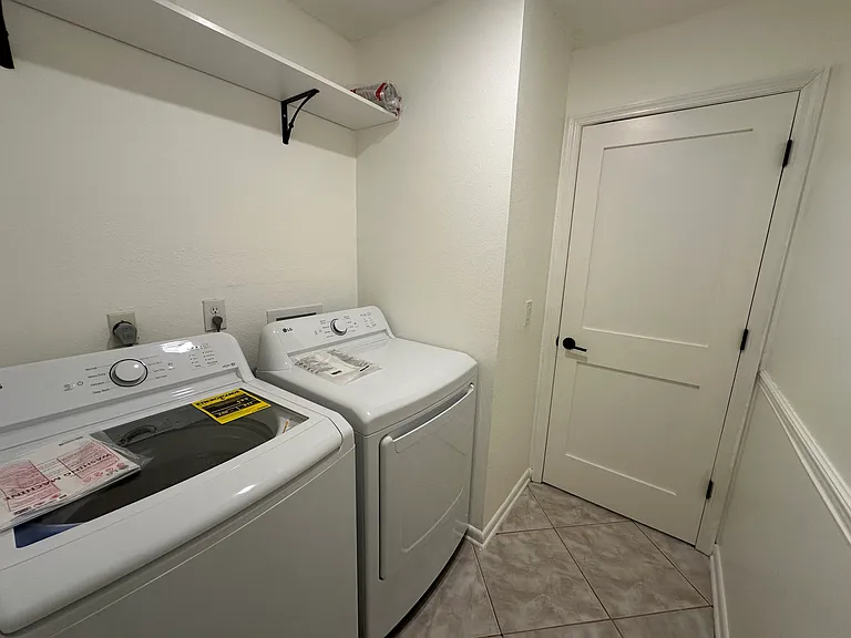 1041 Sawyers Ct — Photo 32