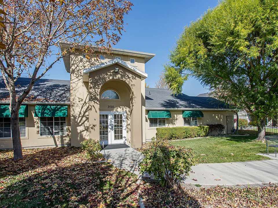 Victoria Woods (55+ Community)