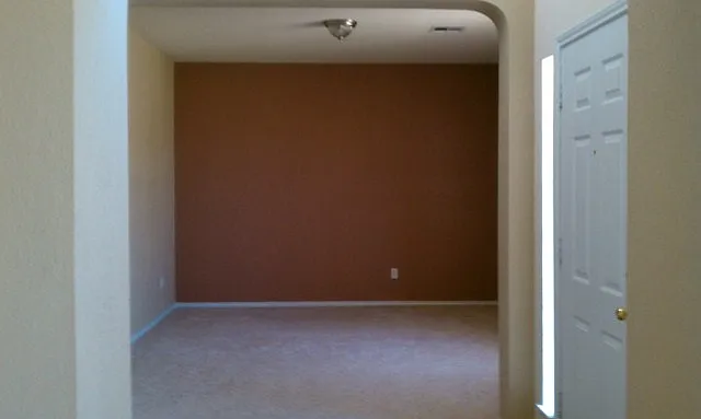 4 bed, 2.5 bath, 3083 sqft, $2,450 — Photo 2
