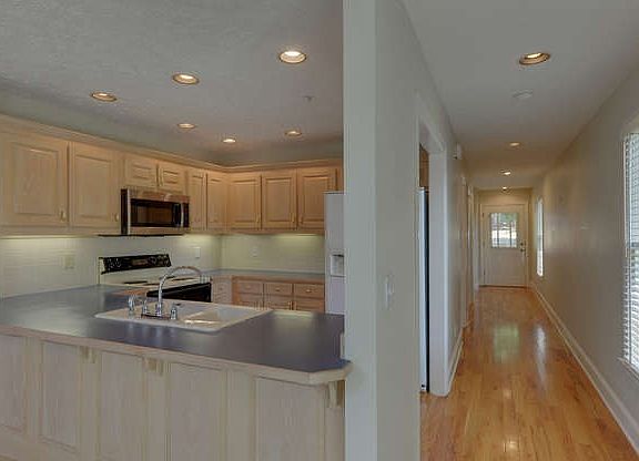 3rd image of 2031 Enchantment Ln