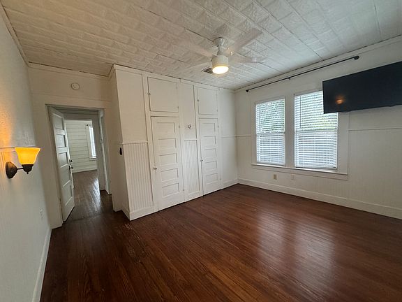 4th image of 1064 W Mill St