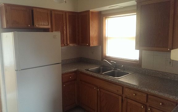 4th image of 39 King Arthur Ct APT 11