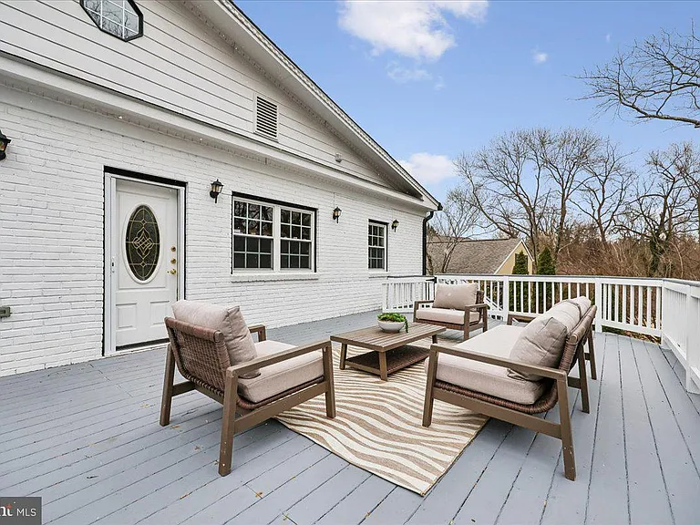 4902 Derussey Pkwy — Photo 28