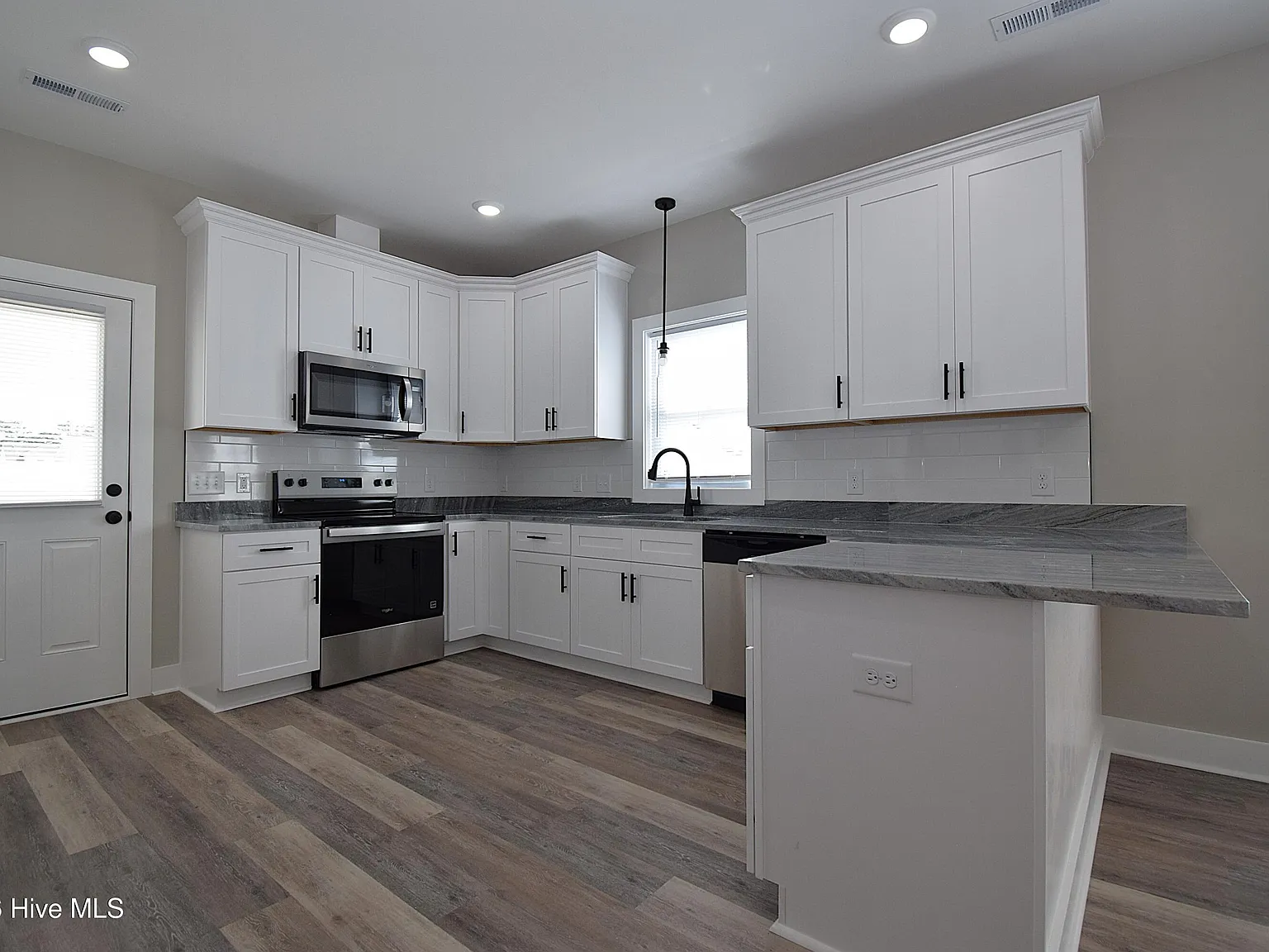 4 bed, 3.5 bath, $2,000 — Photo 4