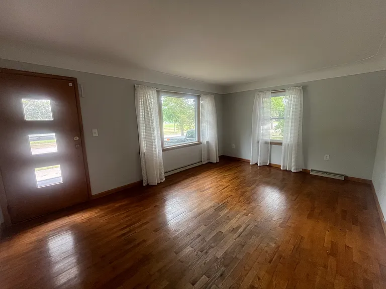 1530 Franklin Ave — Photo 2