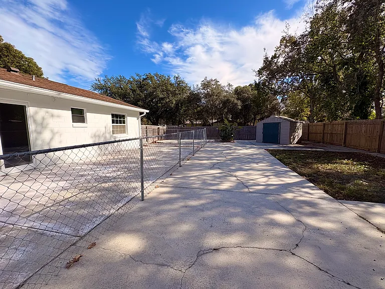 306 Seasons Ct — Photo 8