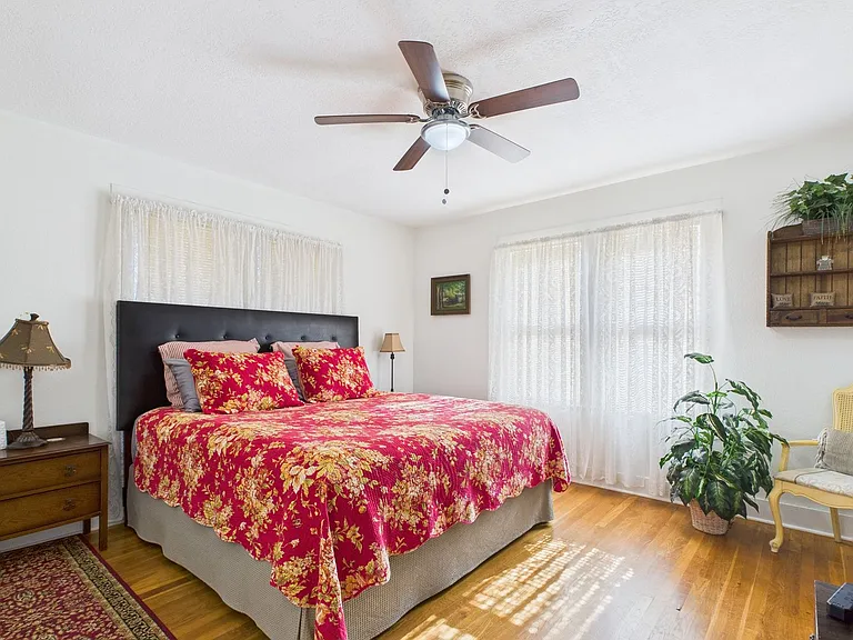 206 N Edison St — Photo 13