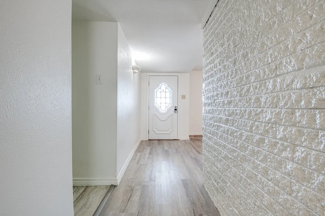 6013 Frontier Ln — Photo 2