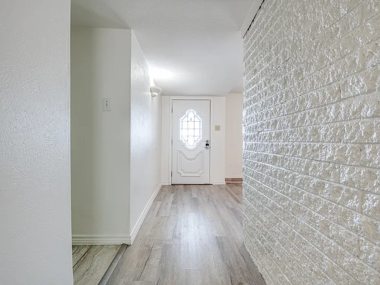 6013 Frontier Ln — Photo 2