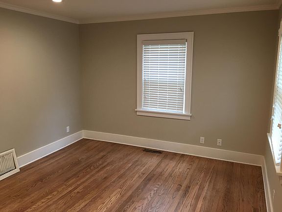 Bright & spacious living room