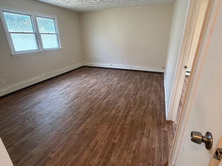 143 Wellington Rd — Photo 8