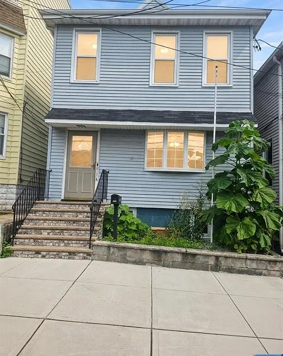 516 Forest St #2