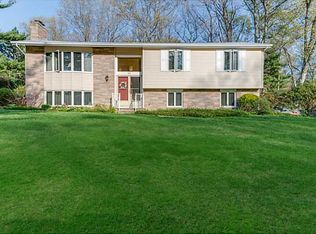 39 Bayberry Hill Dr, Cumberland, RI 02864