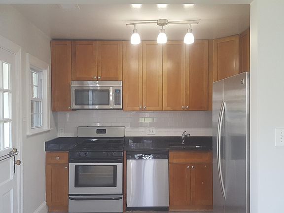 5th image of 824 N Abingdon St