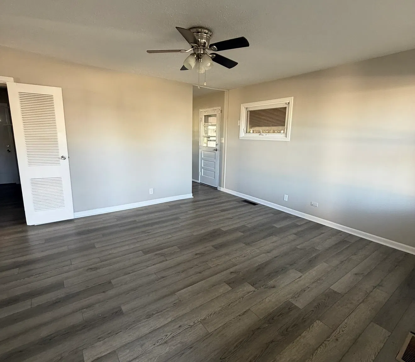 3 bed, 1.5 bath, 1200 sqft, $1,650 — Photo 3