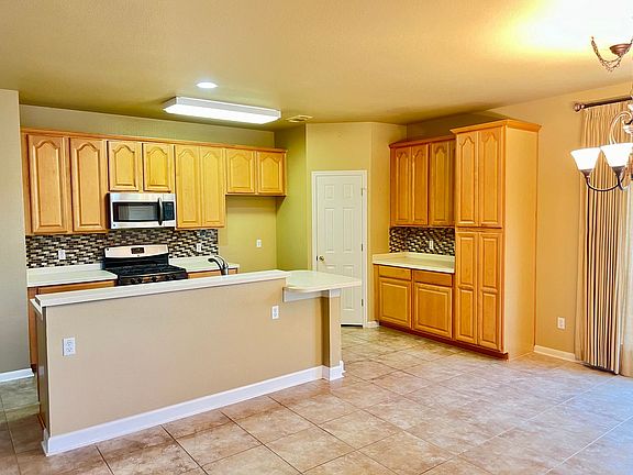 3rd image of 753 Bent Wood Pl