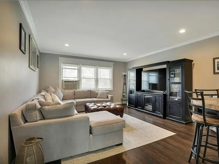 20 Gibson Ave #D2 — Photo 3