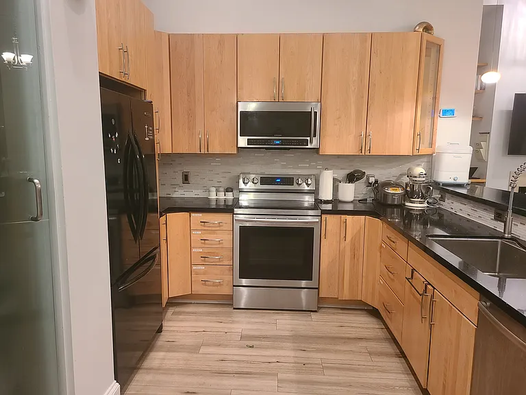 127 N Tryon St #412 — Photo 3