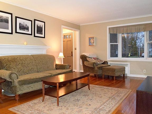 3rd image of 539 Kenmore Ave NE