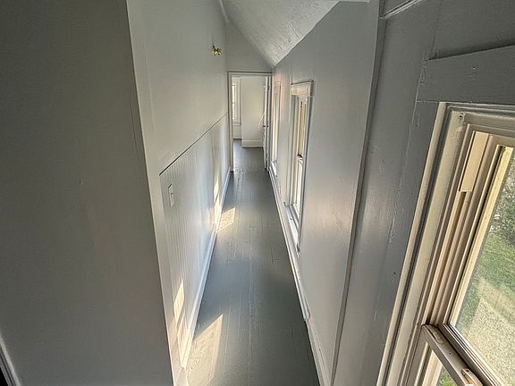 3rd image of 955 Fairbanks Ave