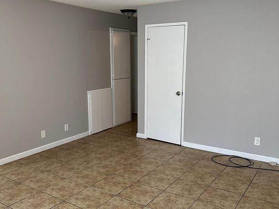 3rd image of 1821 Helena Ave