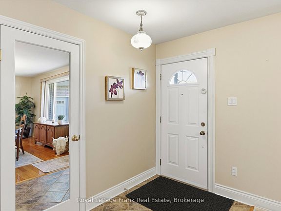 4th image of 362 Simons Ave