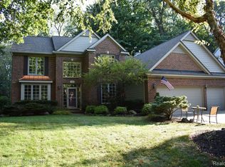 1461 Forest Bay Ct, Wixom, MI