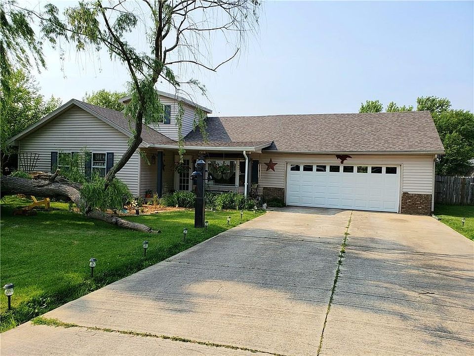 1st image of 1078 E Meadow Dr
