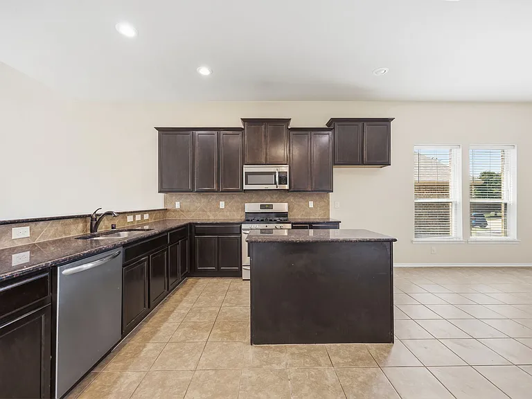 1445 Bateman Ln — Photo 7