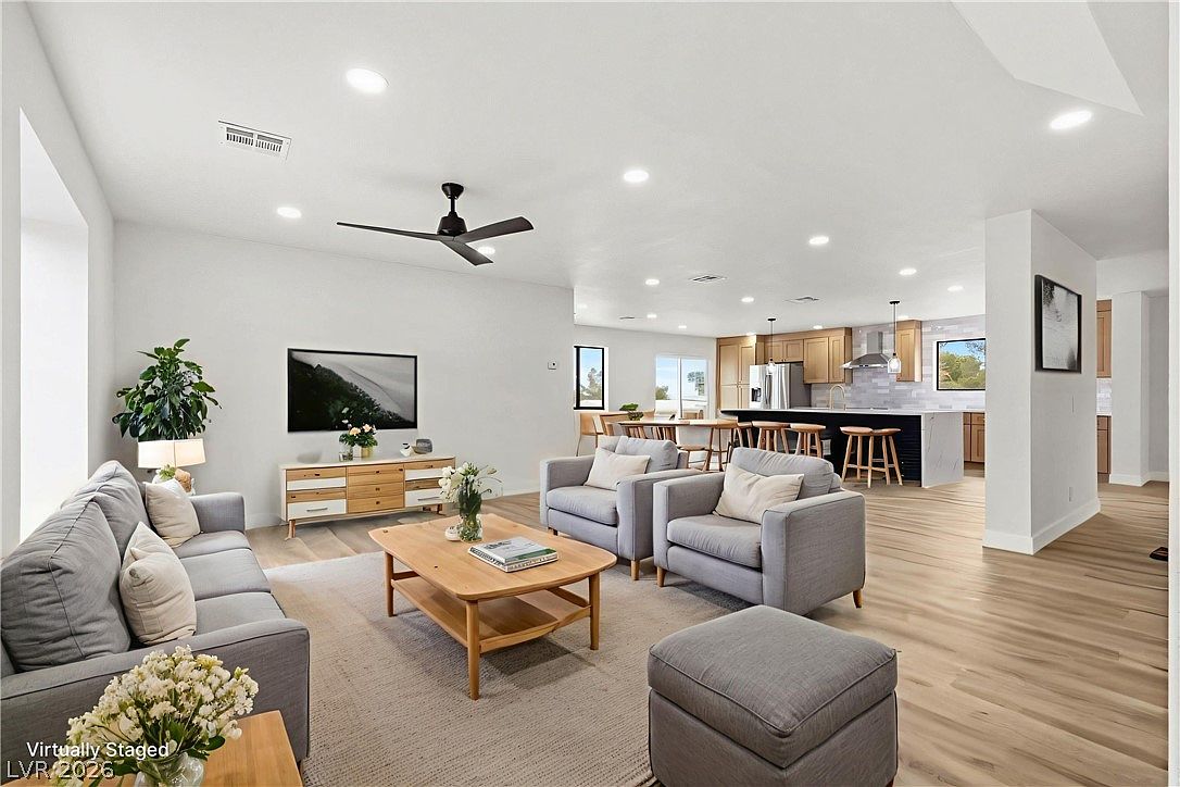 1212 Santa Ynez Ave — photo 2