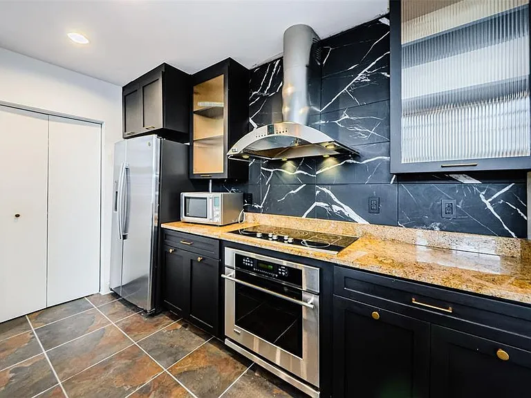 1002 Channelside Dr #3C — Photo 9