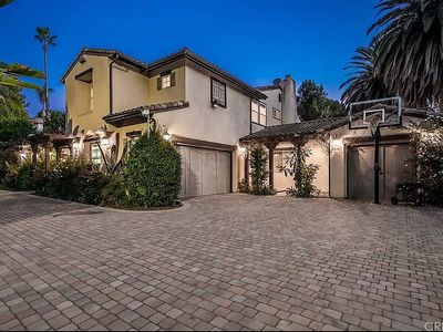 19076 Wells Dr, Tarzana, CA, 91356