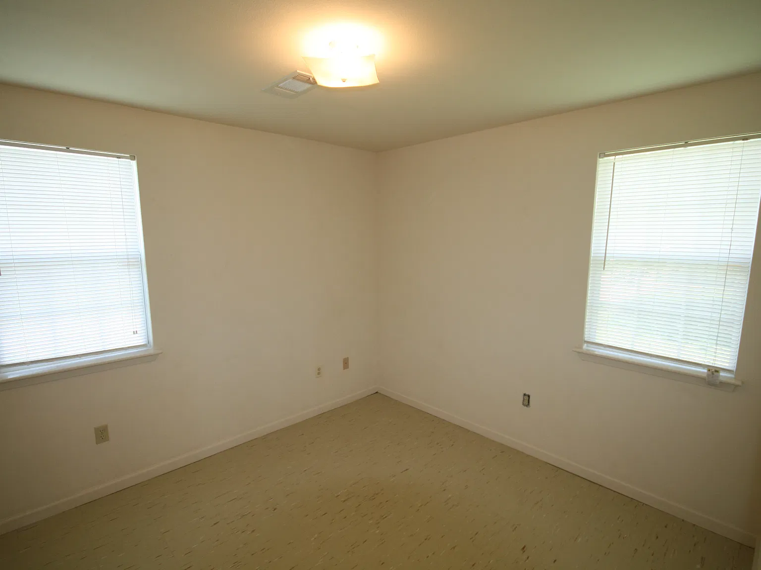 2 bed, 755 sqft, $1,250 — Photo 4