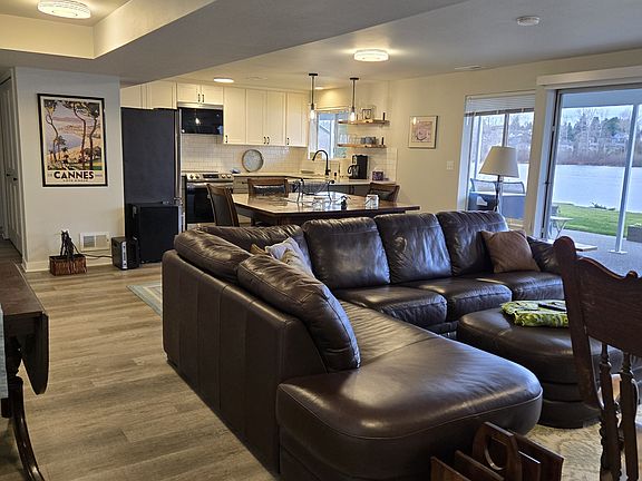 3rd image of 1611 Lake Mount Dr #B