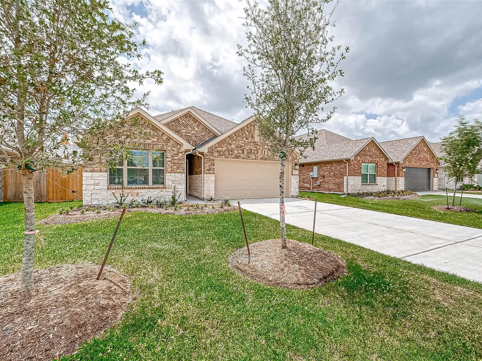 4 bed, 2.0 bath, 1749 sqft, $2,300 — Photo 3
