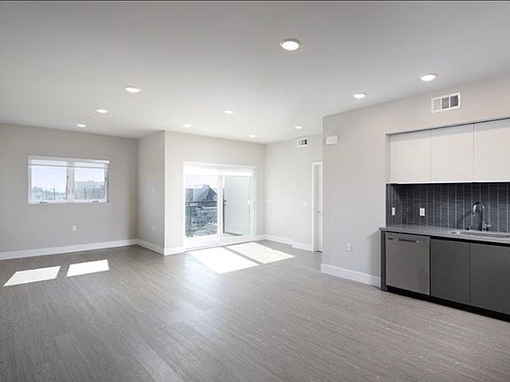 5th image of 836 S Harvard Blvd #307