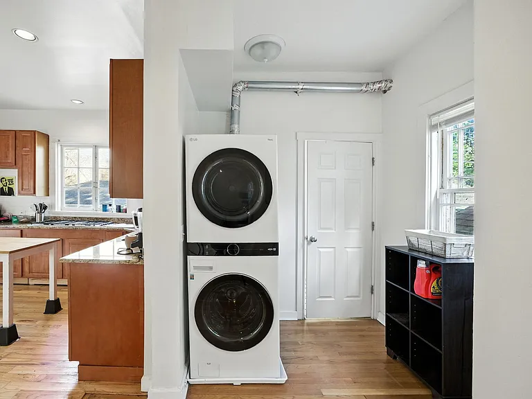 627 Library Pl — Photo 7
