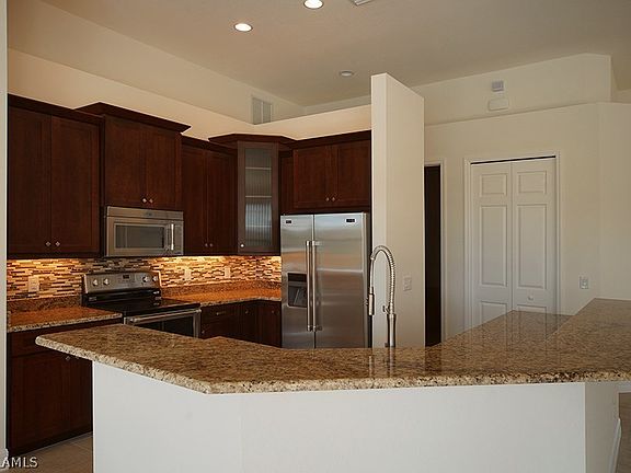 3rd image of 2704 SW 35th Terrace Cpe