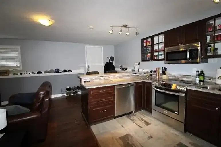 2 bed, 1.0 bath, $1,550 — Photo 2