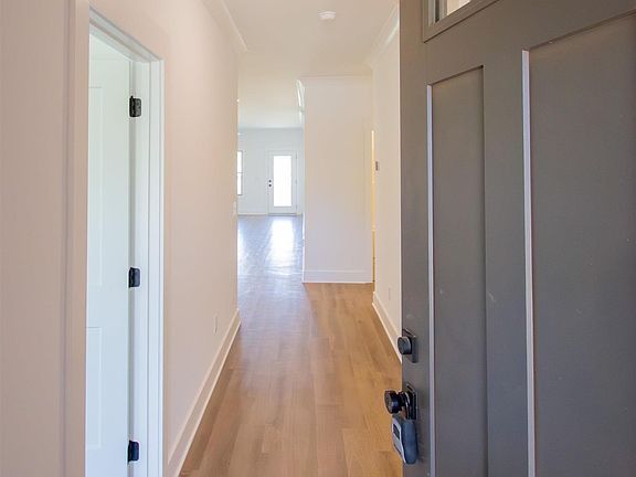 4th image of 21765 Hemlock Dr