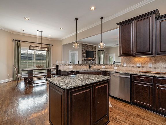 5th image of 120 Fontana Ct