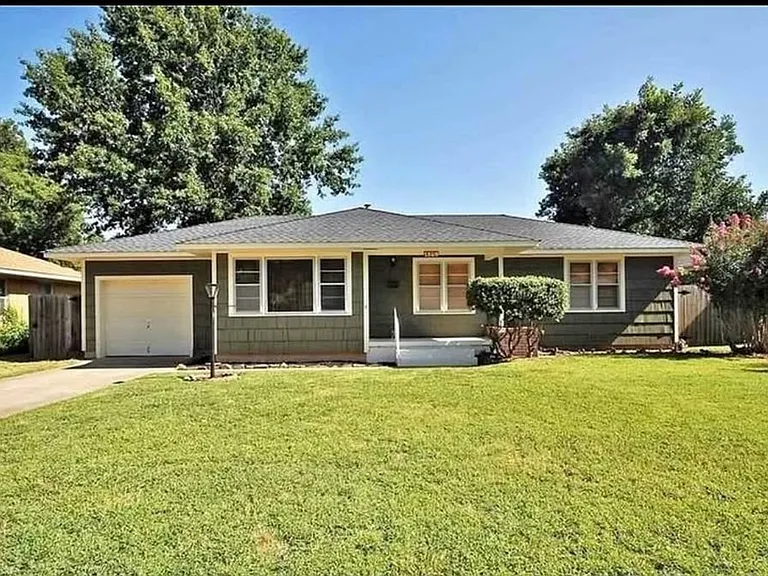 1505 Huntington Way — Photo 1