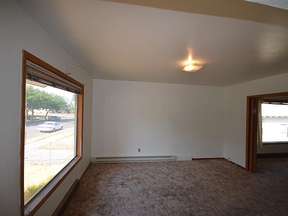 5th image of 117 E 8th St